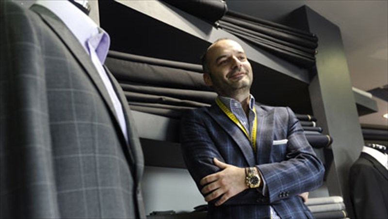 enas-raftis-pou-exei-opadous-apo-oles-tis-omades