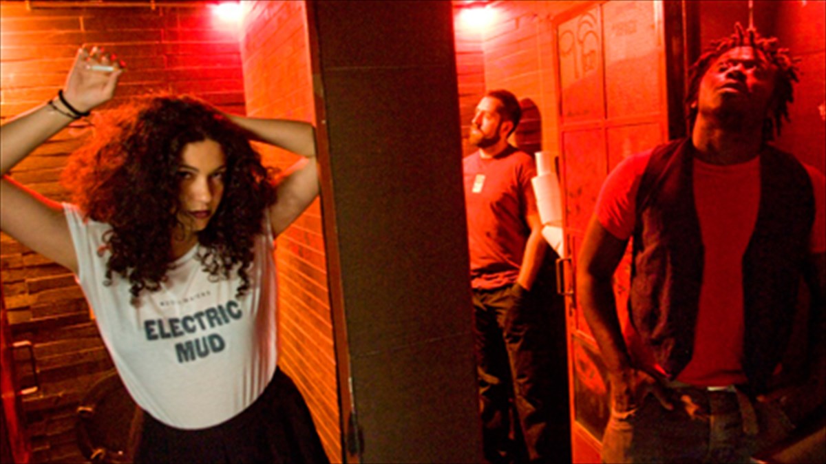 live-set-me-dunatous-protagonistes-sto-floral