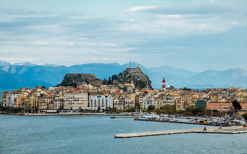 i-bretania-katebainei-kerkura-kai-kriti-gia-to-pasxa