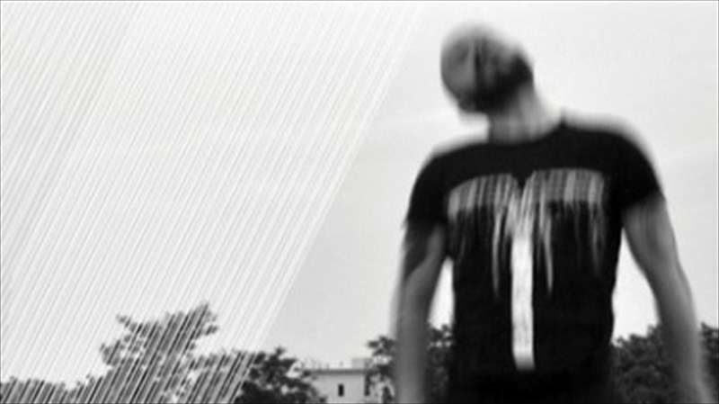 o-mixalis-delta-gia-proti-fora-sto-six-dogs