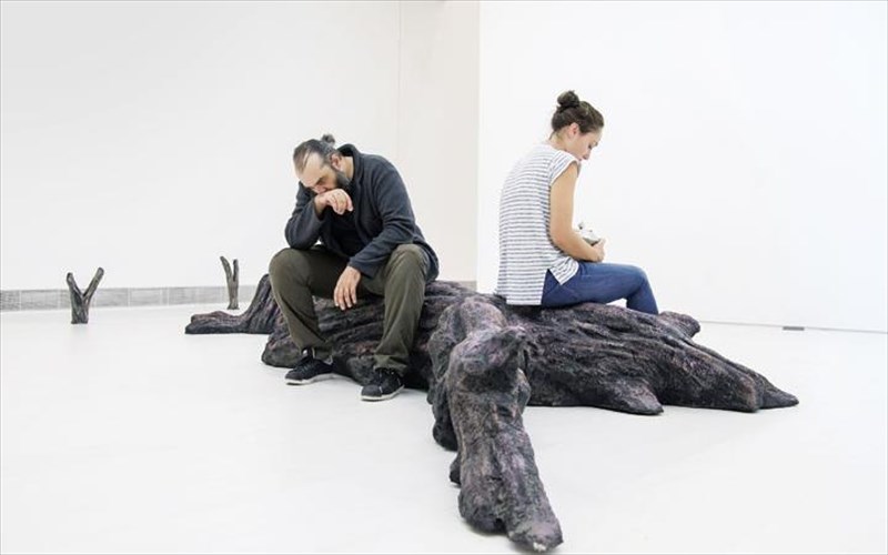 lampentouza-apo-to-neo-kosmo-sto-kthbe