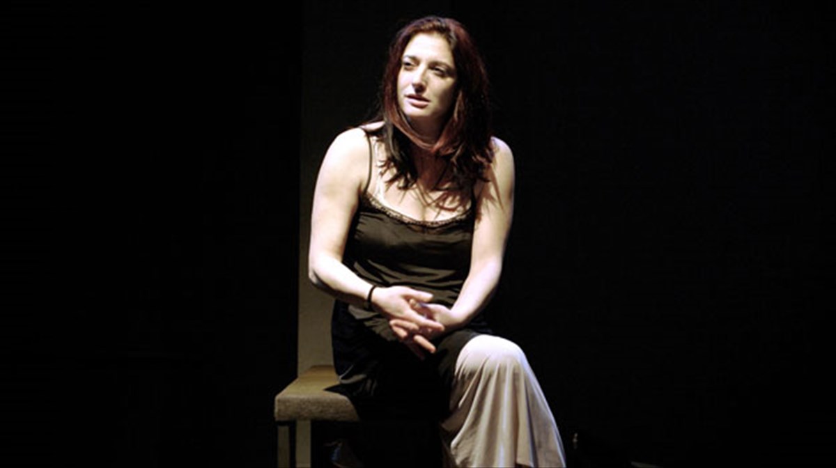 h-aionia-gunaika-mpempa