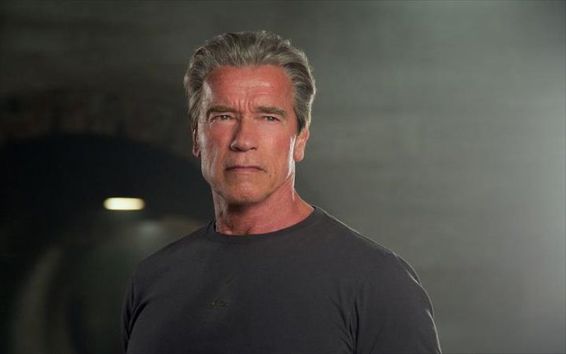 arnold-schwarzenegger-o-eksolothreutis-tha-epistrepsei