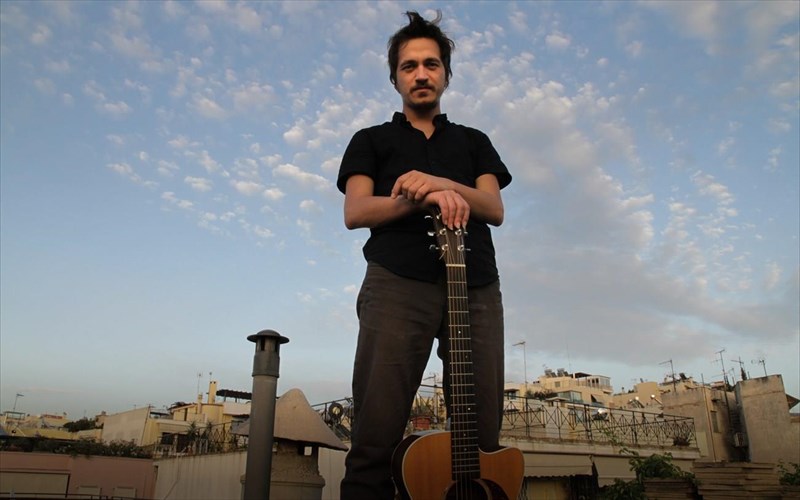 o-moa-bones-euxetai-na-zontanepsei-siga-siga-ksana-o-kosmos-tis-athinas-kosmos-tis-athinas