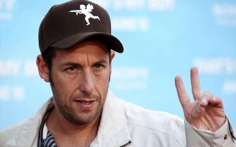 oute-ta-paidia-tou-adam-sandler-antexoun-na-blepoun-tis-tainies-tou