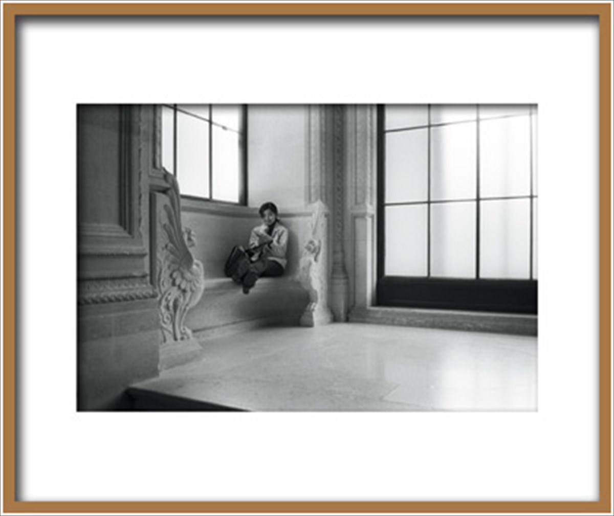 kathimerines-stigmes-mesa-apo-ton-fotografiko-fako