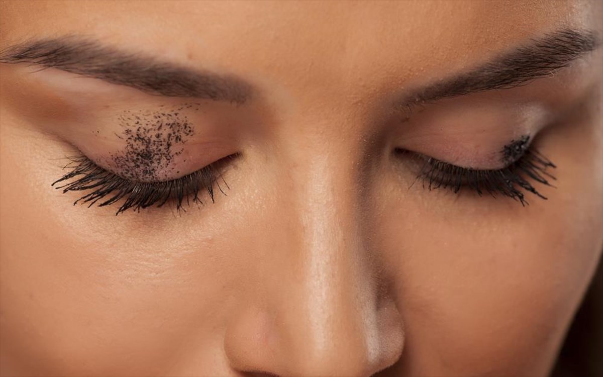 leromeno-mati-me-maskara