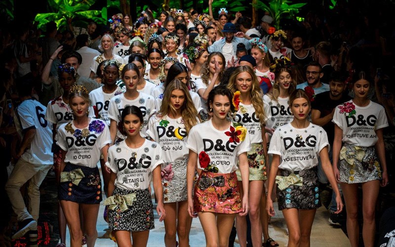 apo-pote-ta-rouxa-fernoun-tin-eutuxia