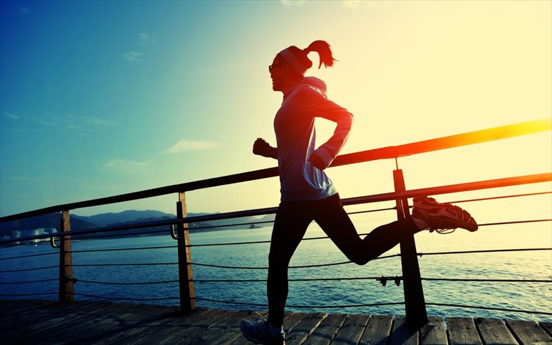 mia-ora-treksimo-prosthetei-epta-ores-zois