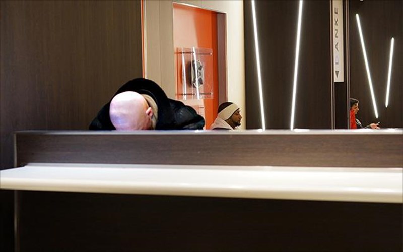 athina-kai-bienni-stin-ixografia-tou-perikli-liakaki