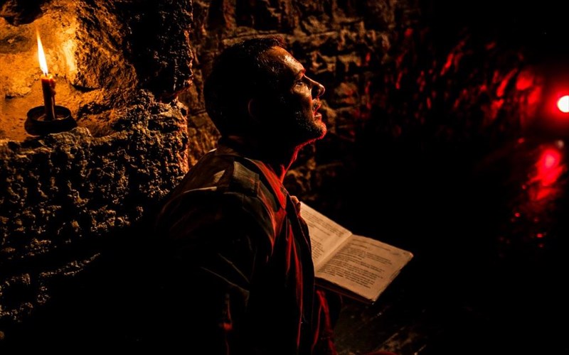 stratigou-makrugianni-apomnimoneumata-apo-ton-thanasi-saranto-sto-bafeio--lakis-karalis-lakis-karalis