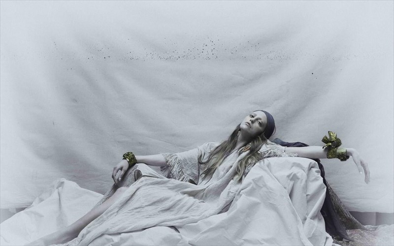 ti-etoimazoun-enas-sxediastis-dimitris-ntasios-ki-enas-fotografos-baggelis-kuris-se-mia-gkaleri