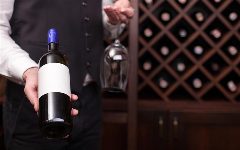 ta-mustika-tou-krasiou-pou-mono-enas-sommelier-tha-sas-pei