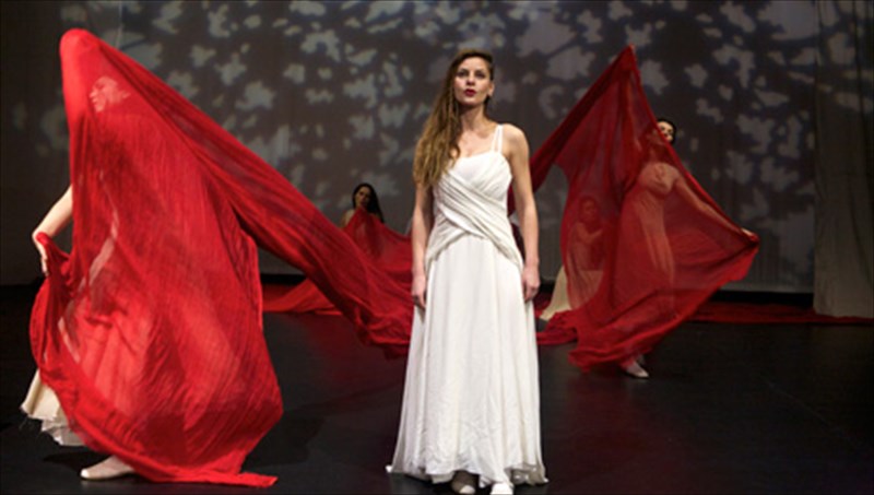 i-oraia-eleni-sti-therini-athina